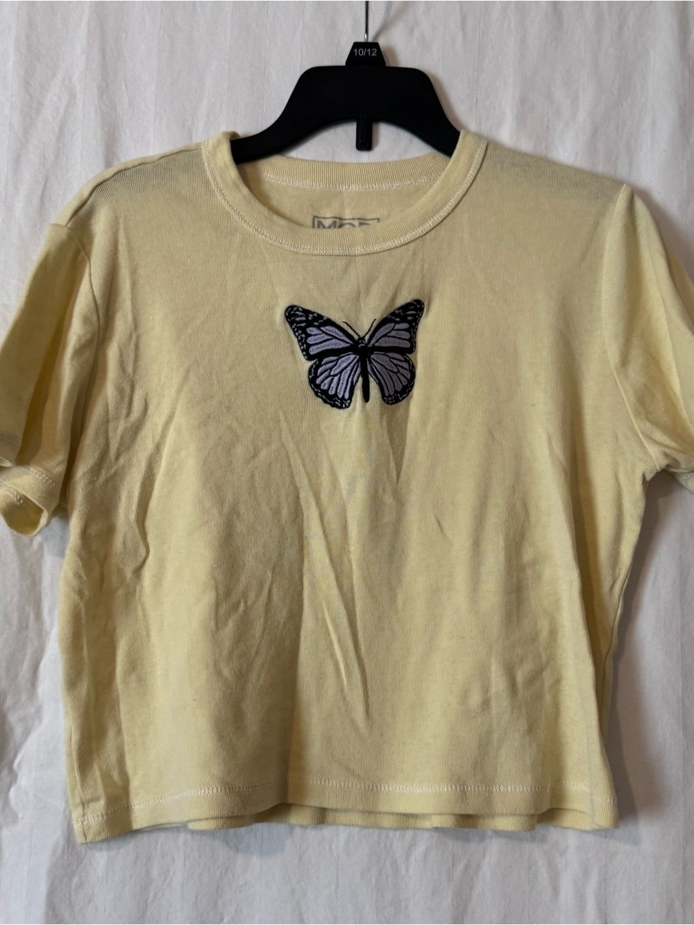 Modern Lux Yellow Butterfly Embroidered Tee – Size M